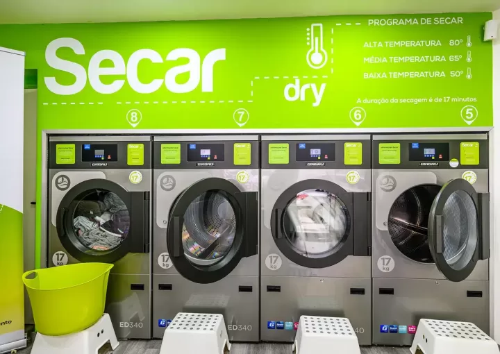 máquinas girbau numa lavandaria Megawash